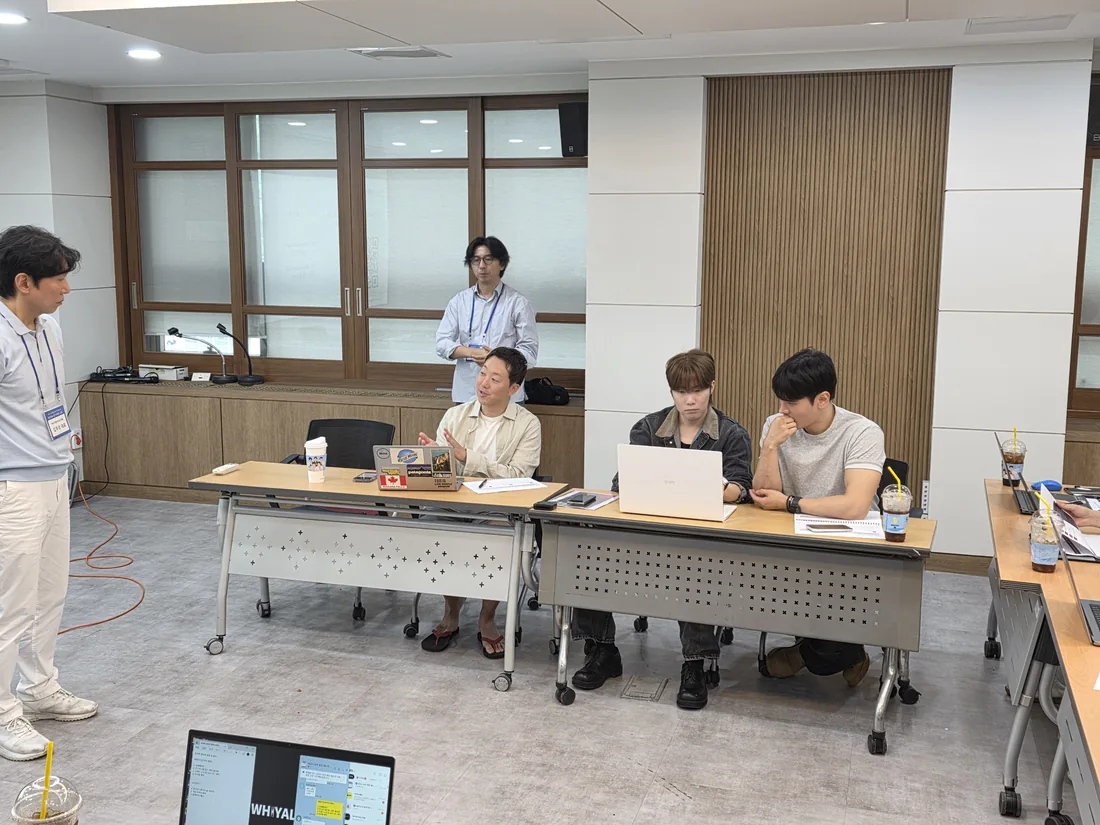 성남시 청년 창업 교육 참가자들의 실습 현장